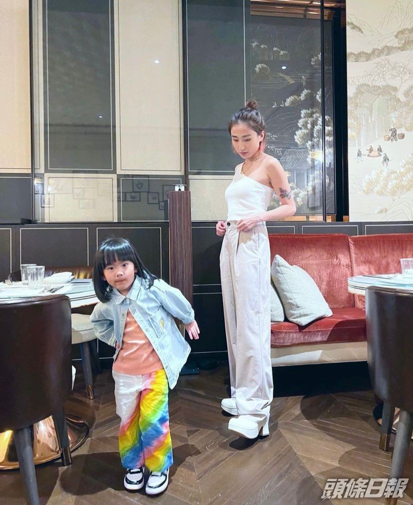 平時著衫都顯出擁有一副標準身材。